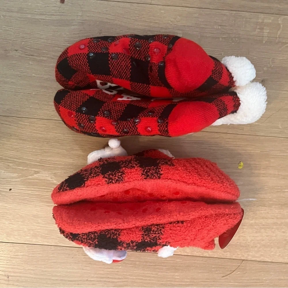 Set of 2 Cozy Christmas Slipper Socks – Fuzzy Babba & Legale – Size 4–10